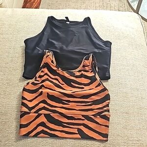 Bundle of 2 Sports Tops 1. Onzie blk 1. Strut This blk brown size small